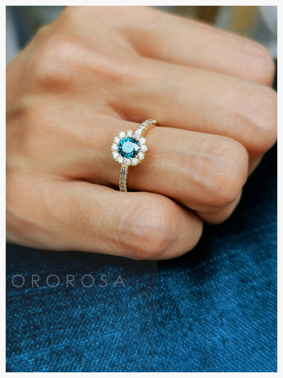 Anillo ororosa diamante azul (2/2)